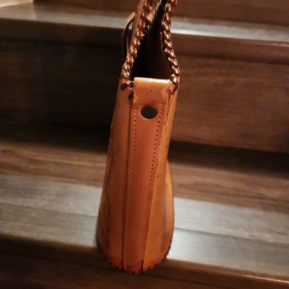 Leather tooled purse - Picture 3 of 9